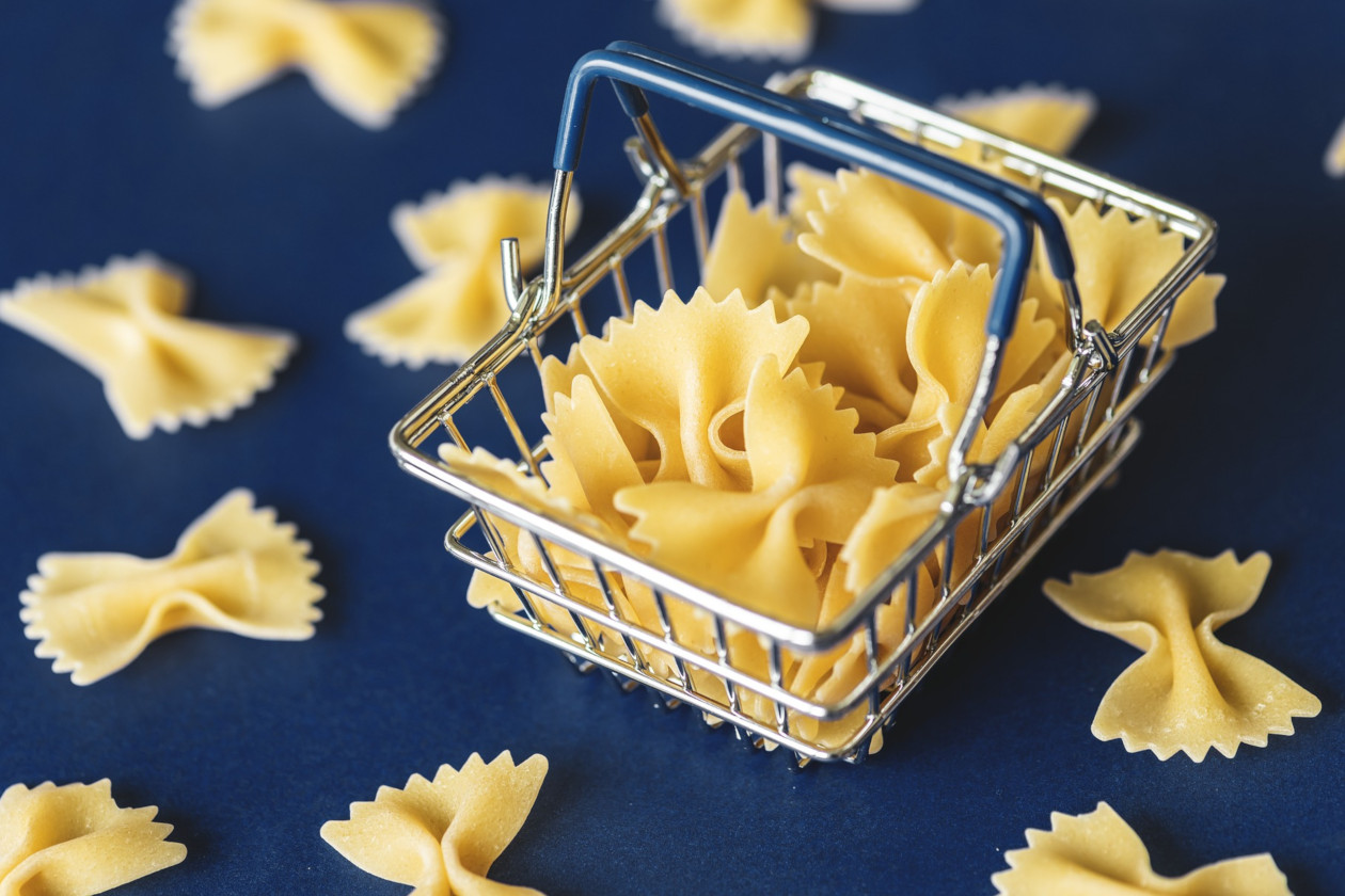 Brexit: UK Supermarkets set to shrink packets and use cheaper ingredients due to pound weakness, says Bank of England